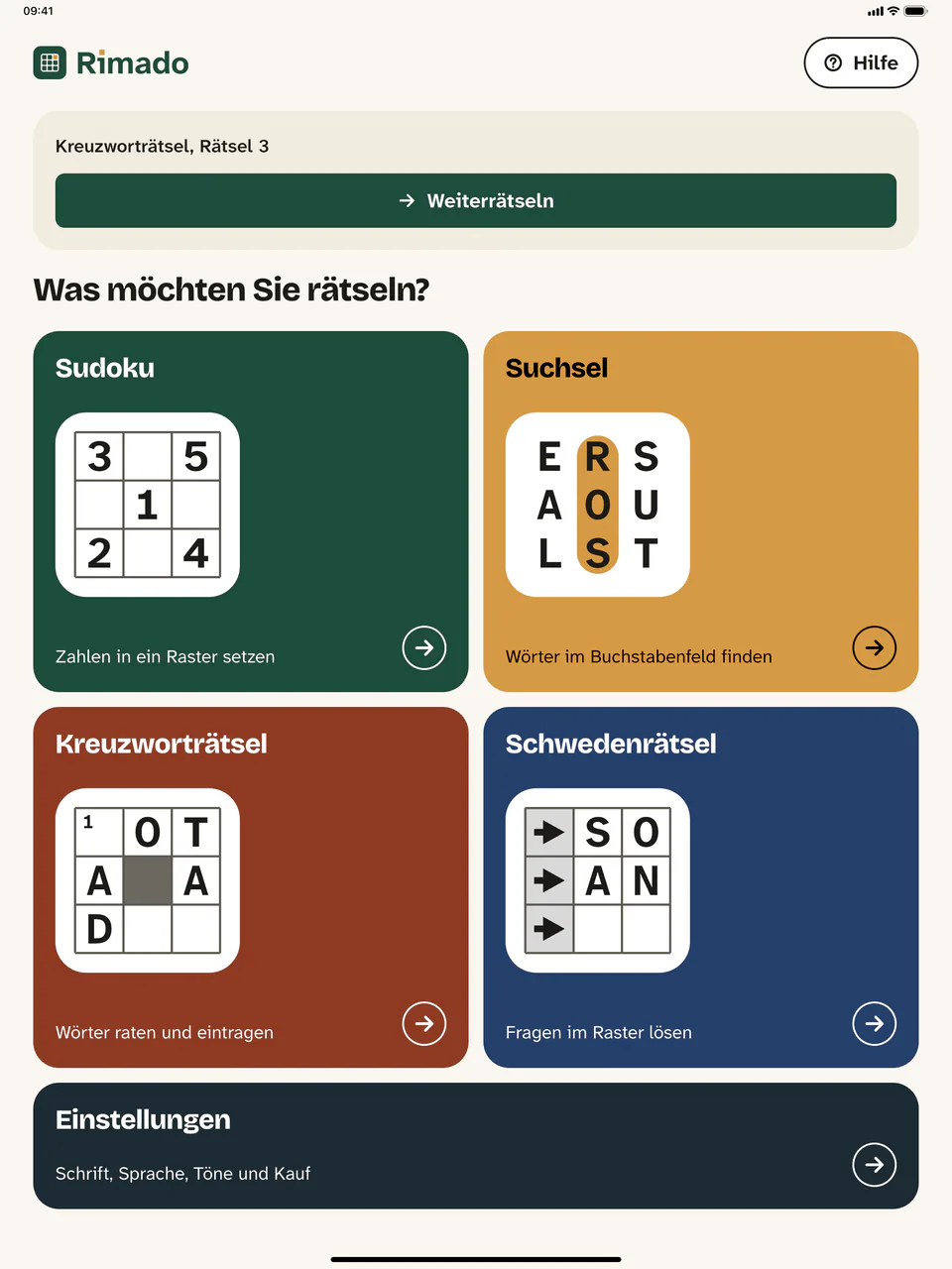 Die Startseite der App auf einem Tablet: vier große, farbige Kacheln für Sudoku, Suchsel, Kreuzworträtsel und Schwedenrätsel, darüber ein Knopf zum Weiterrätseln.
