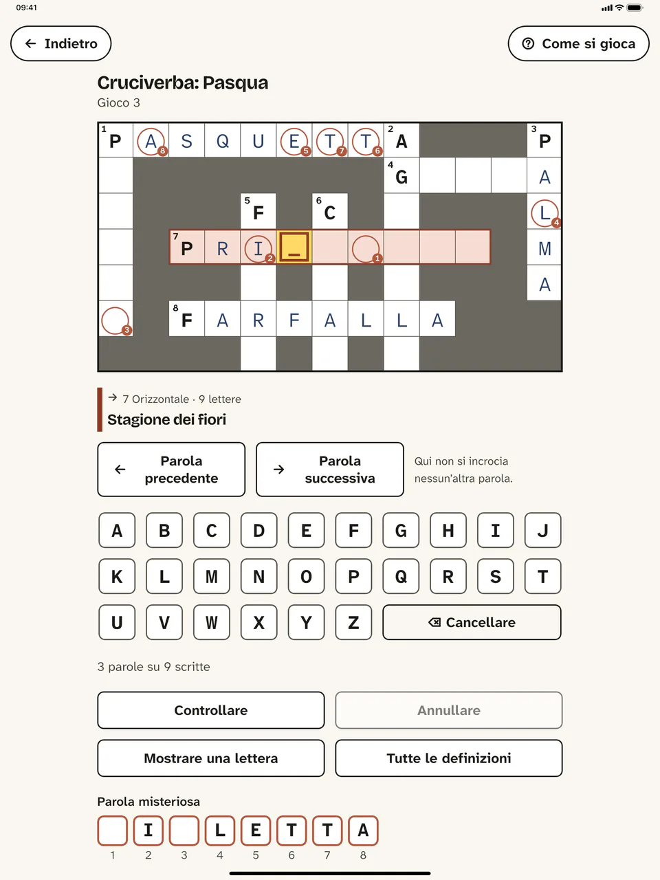 Un cruciverba su un tablet: in alto lo schema, sotto la definizione, una tastiera dalla A alla Z e i pulsanti «Controllare» e «Mostrare una lettera».